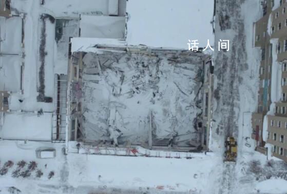 體育館坍塌后逃出男生又返回救同學 3人自行脫險4人被困