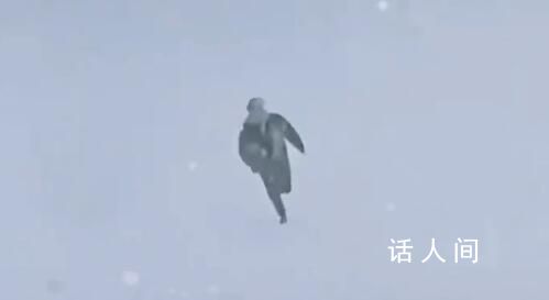 南方室友第一次見東北大雪激動(dòng)撒歡 仿佛看見了石猴出世
