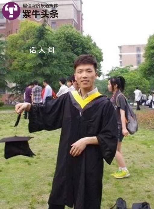 漸凍癥小伙兩根手指寫了本小說 小伙大學畢業后患上漸凍癥父母雙雙辭職照顧