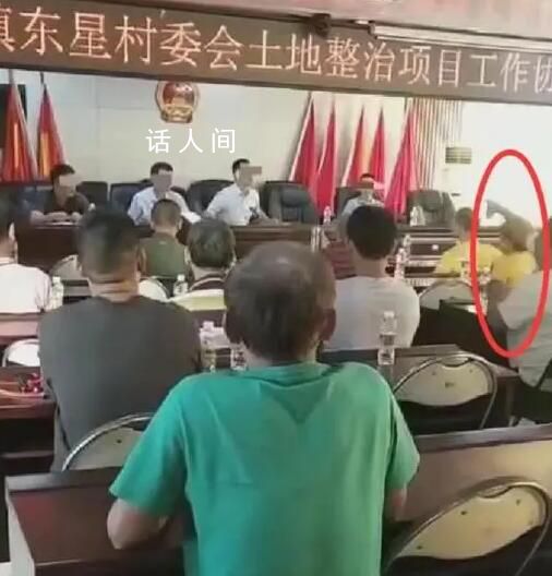 鎮長砸水瓶遭村民拍桌回懟?當地回應