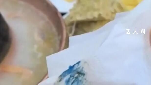 顧客用紙巾擦拭銅鍋邊緣擦出顏色 商家回應：屬于正常現象