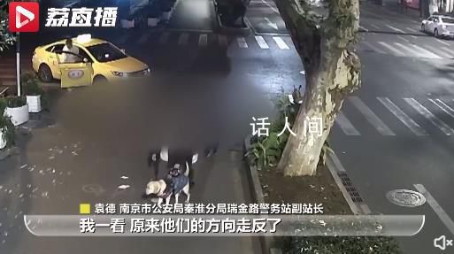 導(dǎo)盲犬帶主人吃火鍋迷路 民警立刻護(hù)送幾人前往火鍋店