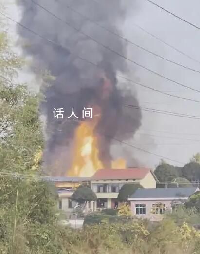 湖南長沙一酒精廠倉庫起火 現場濃煙滾滾