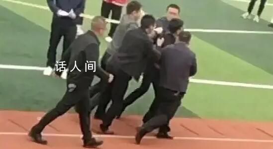 學生被扇打后強制帶離?官方回應