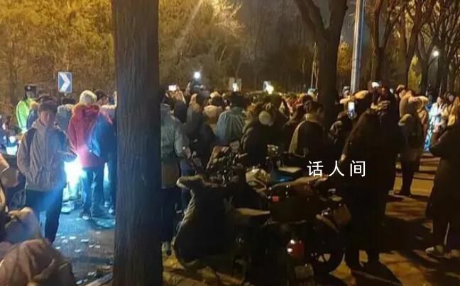 人大食堂宣布加緊研發(fā)烤鵝腿 后續(xù)將在食堂開(kāi)售烤鵝腿