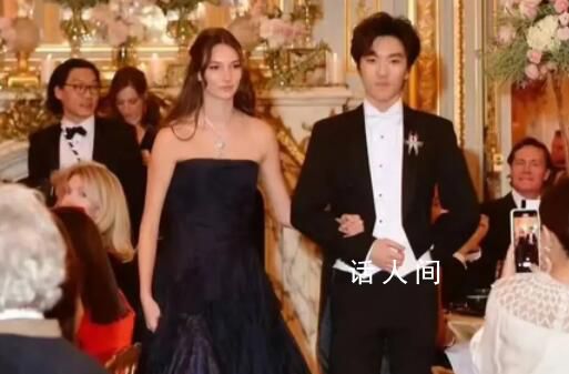 張藝謀兒子 巴黎名媛舞會