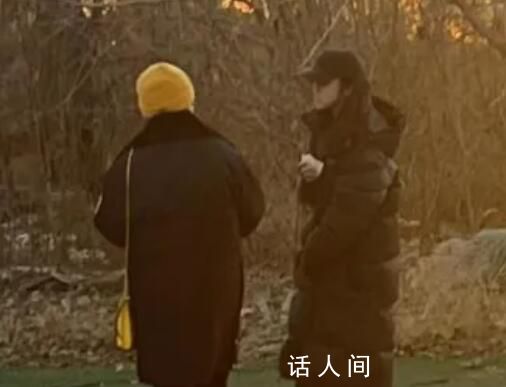 湯唯接女兒放學(xué) 低調(diào)打扮氣質(zhì)出眾