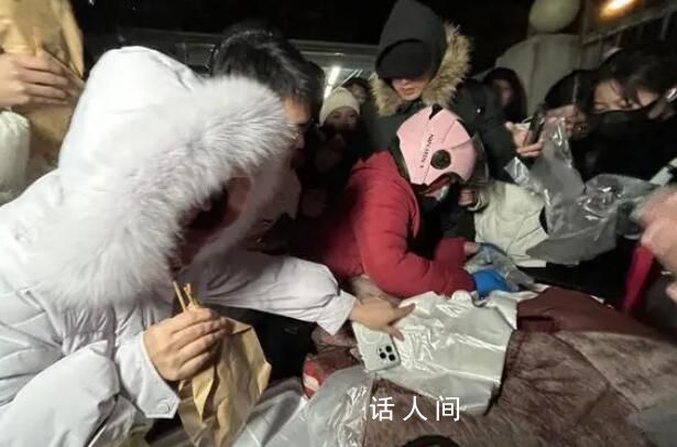 “鵝腿阿姨”主打的是人間煙火 為什么有這么大的魔力