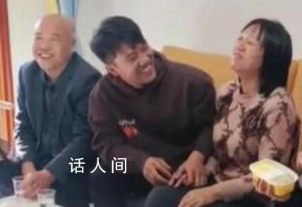 “富翁之子”解清帥投喂母親 媽媽想象了二十六年的畫面終于實現了