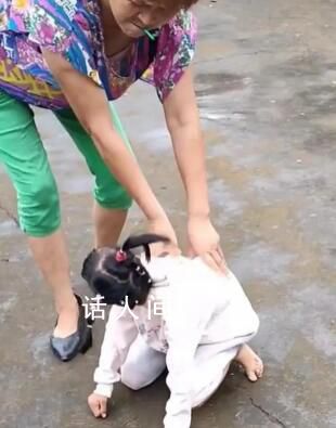 官方回應“袖珍女孩”疑遭生母虐待