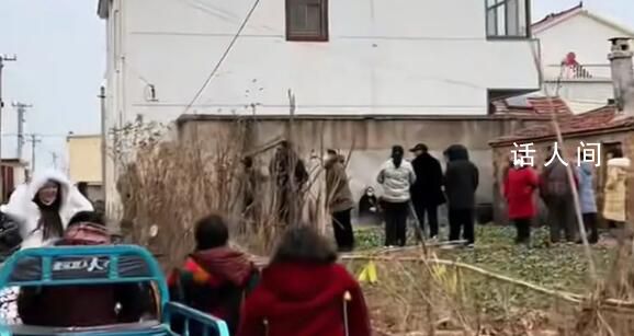 村民稱廁所被強(qiáng)拆致老人無處如廁 引發(fā)了對(duì)當(dāng)?shù)卣吆痛迕駪B(tài)度的爭(zhēng)議