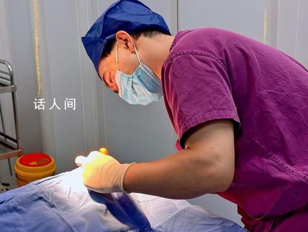 女子長期穿光腿神器導致邁不開腿 以后再也不以健康為代價去打扮了