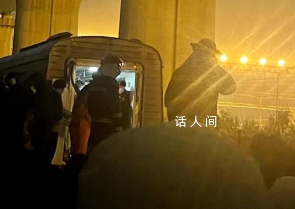 親歷者:地鐵像被扯斷的橡皮筋