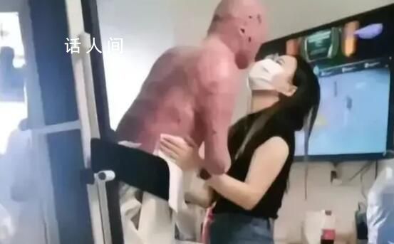 重度燒傷消防員劉攀女友宣布懷孕 沒有手無所謂我和娃娃可以當他的手