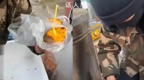 烤地瓜攤主為小土豆準備勺子 溫柔的說：用不用給你們掰開用勺子吃