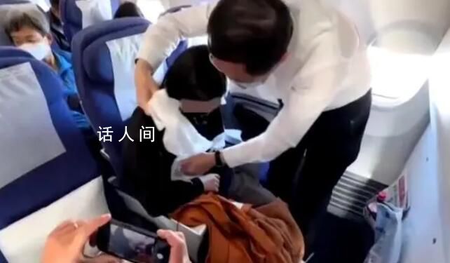 女孩骨折忍痛趕飛機鄰座是骨科主任 并細心講解了后續的注意事項