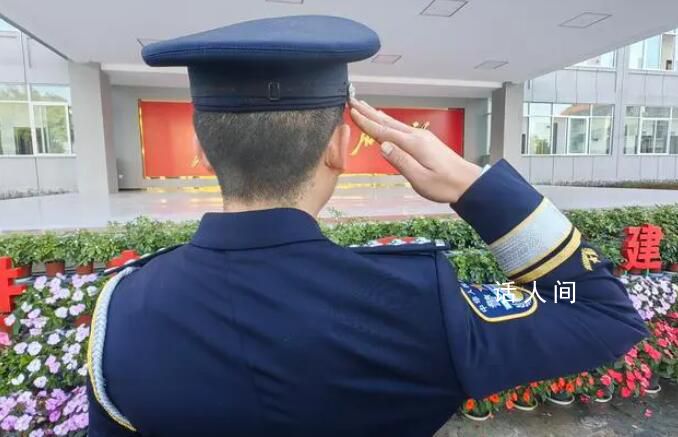 緝毒警抓毒販畫面對外公布 今天是中國人民警察節