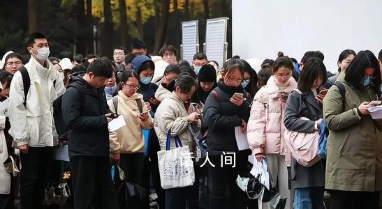 年輕人爭(zhēng)考社工 沒(méi)編制也想上岸