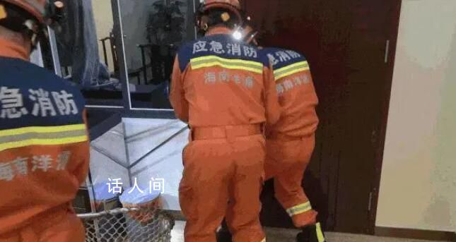 海南一居民家中出現五爪金龍 目前這只水巨蜥被捕獲并移交給相關部門