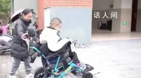 媽媽帶罕見病兒子游覽近100個城市 兒子身患罕見病曾被診斷活不過18歲