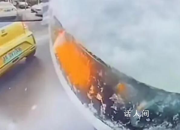 大媽開老頭樂追尾特斯拉后囂張碰瓷 謊稱自己被撞