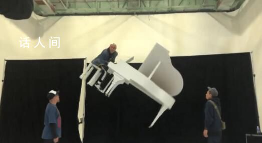 張衛健彩排意外從空中墜地 鋼琴重重砸在身上