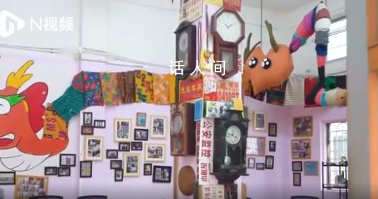 夫妻撿垃圾在城中村造了一個博物館 撿兩千多塊門牌建了座博物館