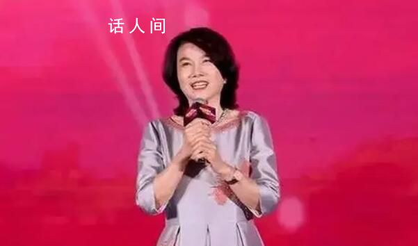 格力年會員工合唱“我媽董明珠” 年會堪比春晚