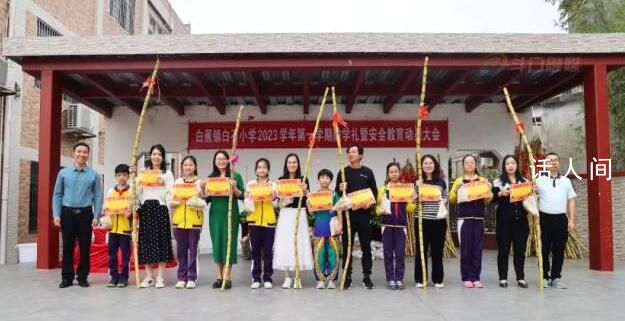 小學(xué)生收獲1600斤年終獎(jiǎng) 讓放假變得儀式感滿滿