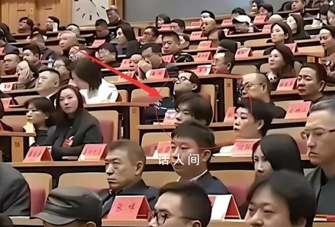 易烊千璽新聞聯(lián)播鏡頭 網(wǎng)友點贊佩服