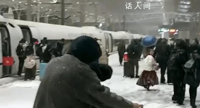 直擊各地強降雪:河南雪厚得像切糕