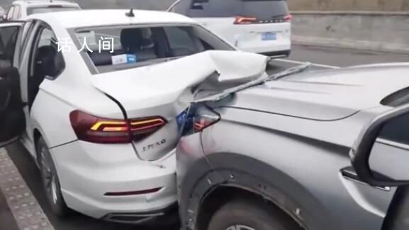 河南“車堅強”成功回家過年 4S店已把車拖走維修并給當事車主送上代步車使用