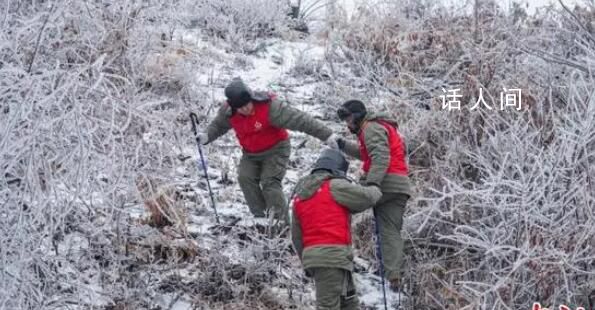 武漢供電輸電線路無人機除冰 確保輸電線路安全運行