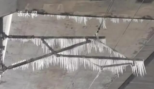 下凍雨火車一路火花帶閃電是為何?凍雨天氣對(duì)交通的影響有哪些