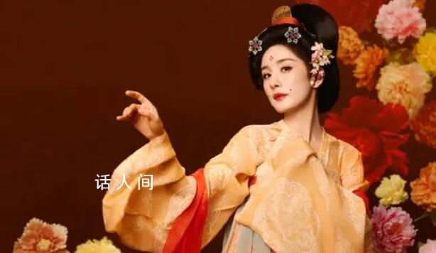 楊冪唐裝絕美舞臺 為觀眾帶來穿越三朝的絕美舞臺