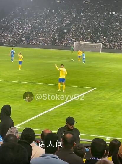 C羅大方回應球迷喊梅西 示意加大力度