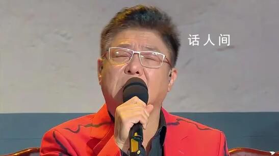 姜育恒傾情演唱《再回首》 嗓音開口打動全場觀眾