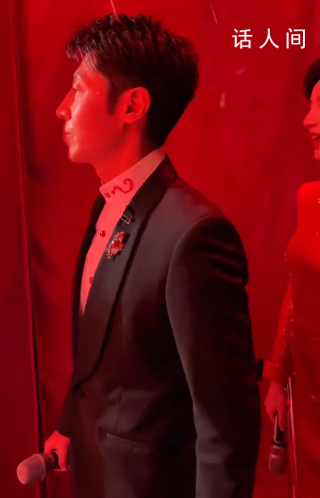 主持人上臺前都背臺詞 小撒搖起來了