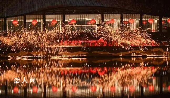 被成都除夕夜打鐵花震撼到了 83位年輕的舞龍者們迎來了表演的高光時刻