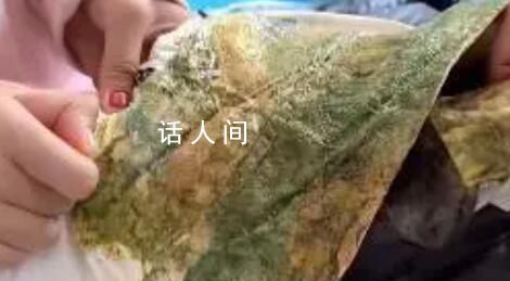 千元羽絨服被姥姥家火炕烙糊 心疼地對姥姥說：下回少燒點吧