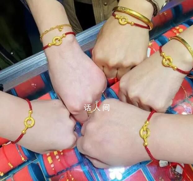 龍年金飾賣爆:有店鋪排隊拐3個彎