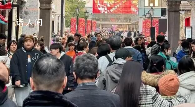 人人人人人人人人全是人 景區(qū)也再現(xiàn)人從眾的景象