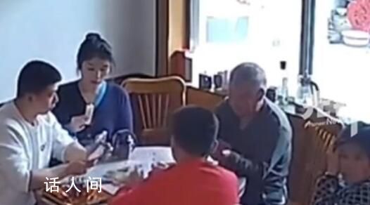 過年團聚后又只剩爺爺奶奶兩人 心里挺不是滋味的