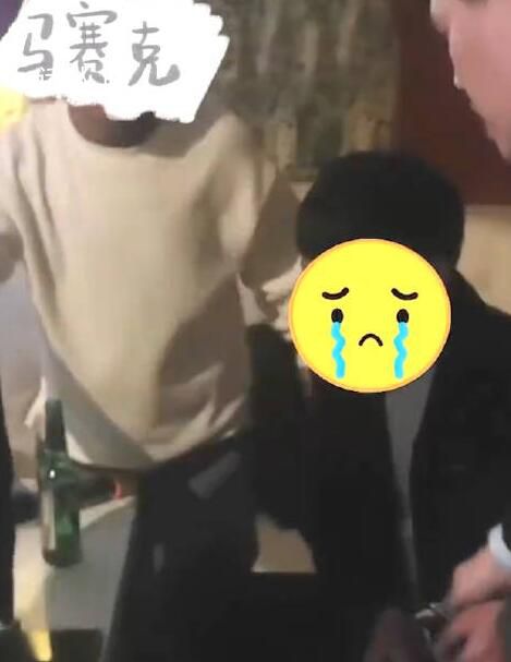 逃犯過年在KTV飆歌求“帶走” 恰逢安丘警察破門而入