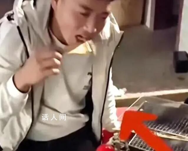 男子喝多誤把毛刷當燒烤啃 第二天看見回放自己都笑得不行