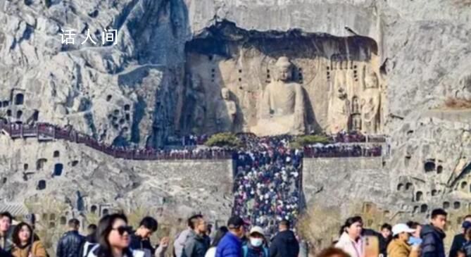 龍門石窟保安柔弱無力喊麥走紅 俺們都上了8天班喊也喊不動了