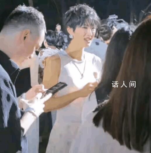 姚安娜現身華為發布會 親自使用成最好代言