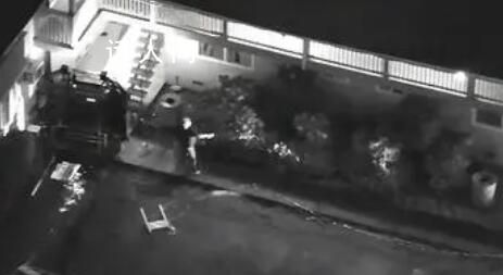 男子朝美警掏槍被連開33槍擊斃 背后真相令人震驚