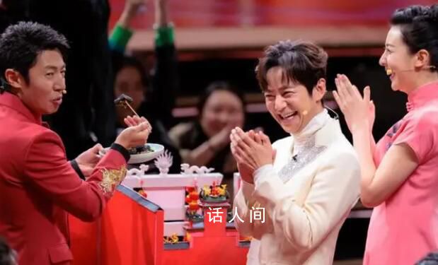 何炅工作室發(fā)六張雙北合照 網(wǎng)友:很難不磕啊