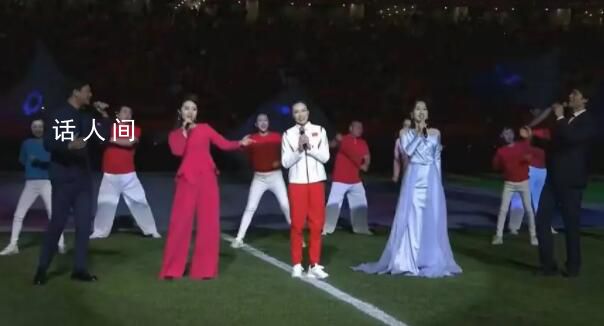 吳敏霞出席中超開幕式 演唱中超主題曲《超越》